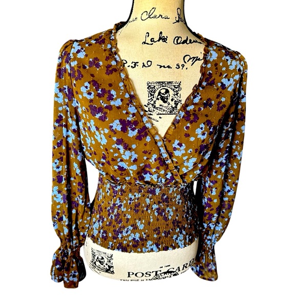 Astr The Label Womans Brown and Blue Smocked Waist Floral Blouse Sz Small - Picture 1 of 11